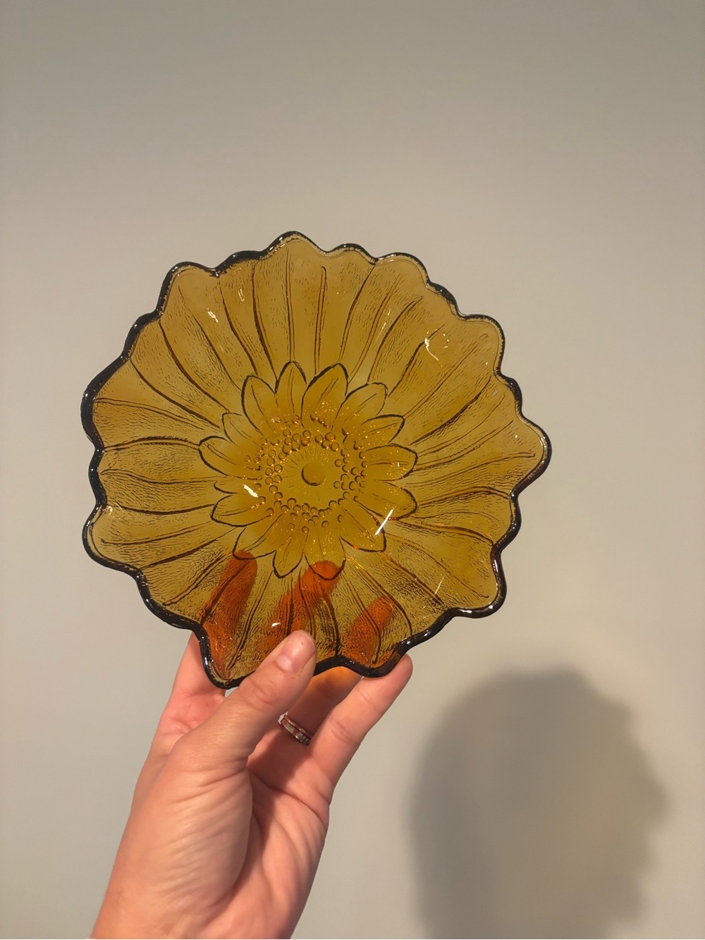 vintage Indiana Glass amber "Lily Pons" sunflower bowl 🌻